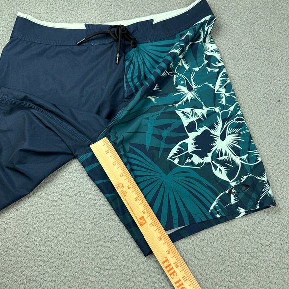Oakley Men’s Performance Fit Swim Beach Board Short Size 32 - Picture 8 of 9